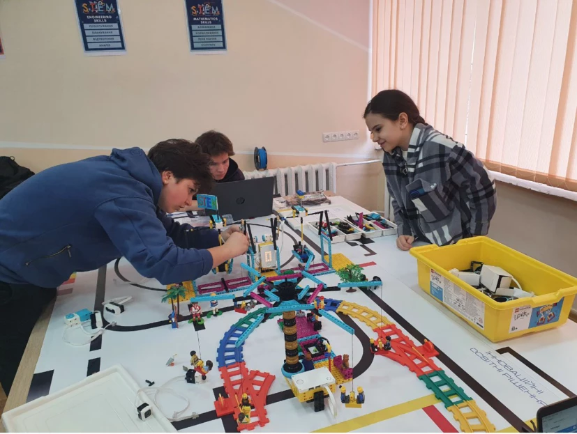 Історії успіху для Фонду Східна Європа — STEM лабораторії в сільських школах