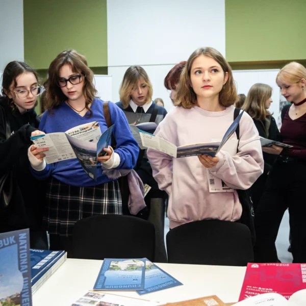 Study in korea07 600x600